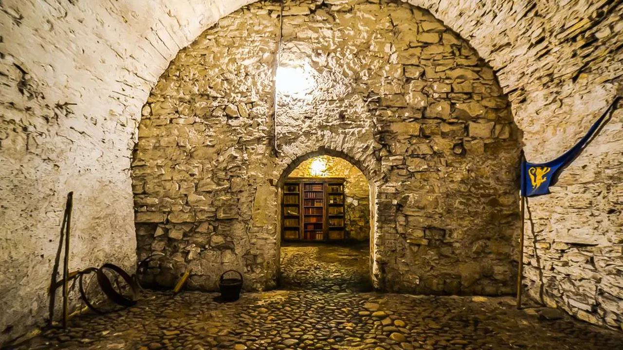 المدينة القديمة, تحت الأرض في العصور الوسطى & جولة الزنزانة